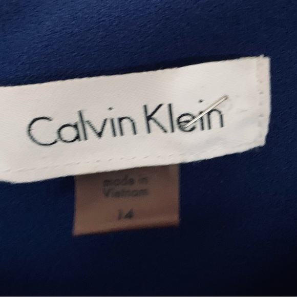 Woman’s dress - Picture 3 of 3